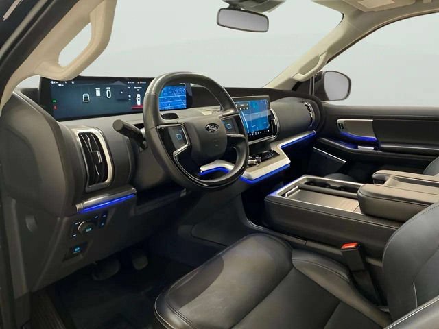 Used 2025 Ford Expedition Max Platinum AWD/4WD image 19