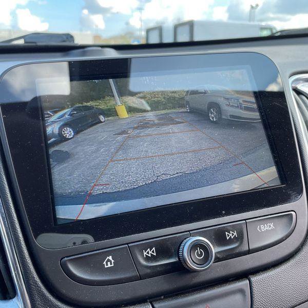 Used 2018 Chevrolet Malibu LT FWD image 14