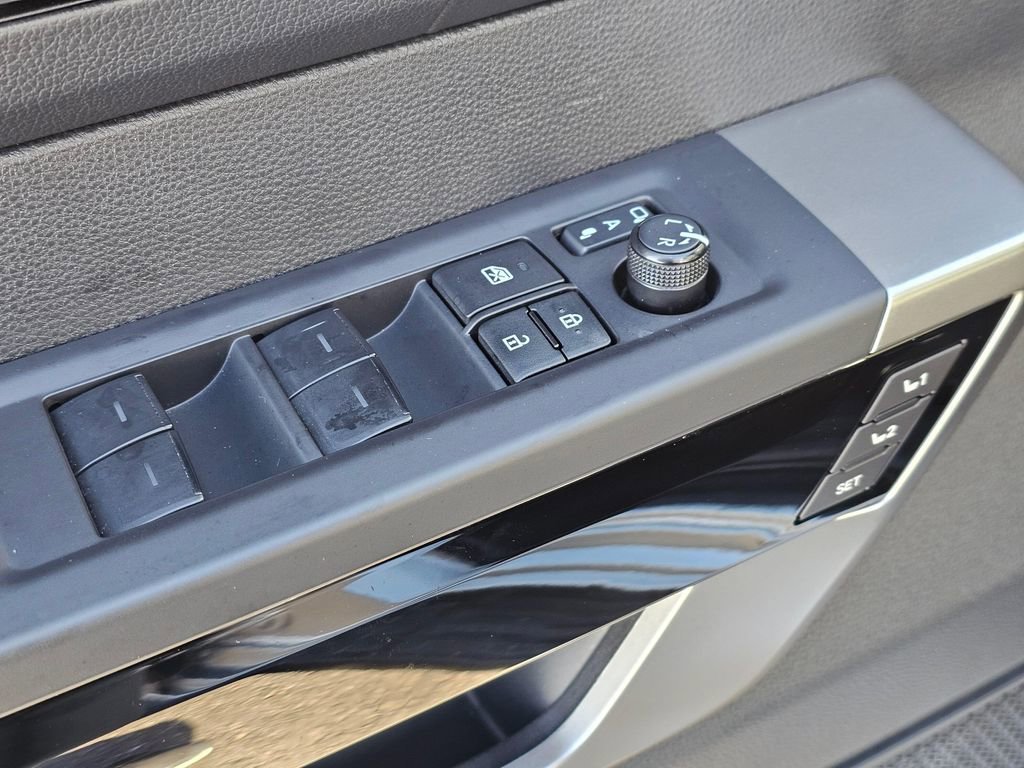 Used 2025 Toyota Sequoia Limited AWD/4WD image 25