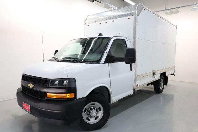 Used 2022 Chevrolet Express 3500 w/ Driver Convenience Package image 3