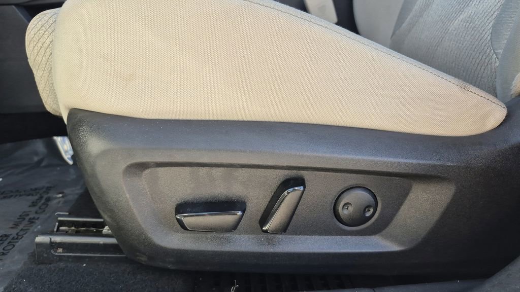 Used 2024 Nissan Rogue SV image 12