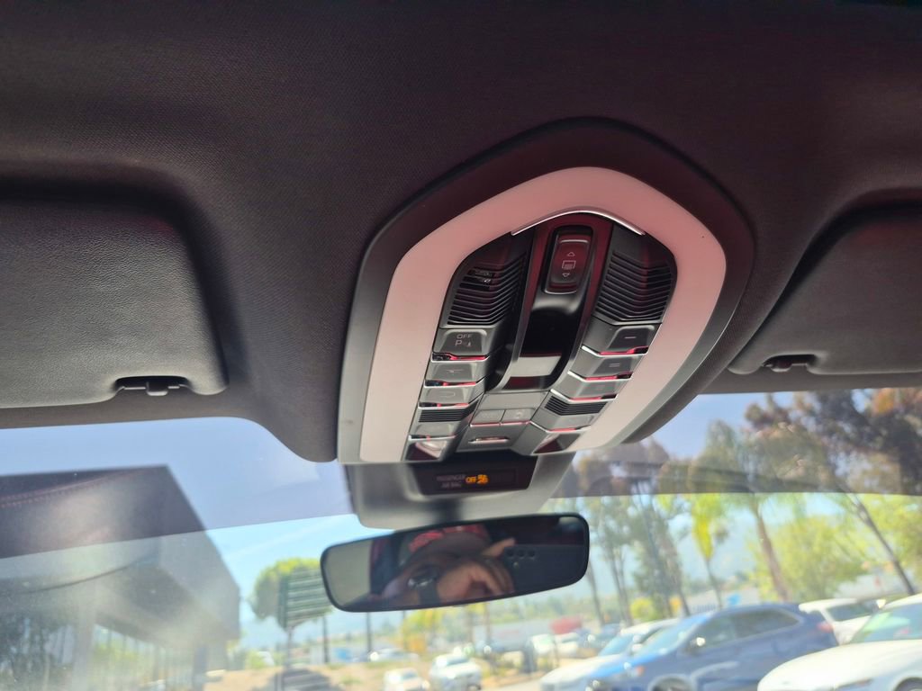 Used 2023 Porsche Macan image 19