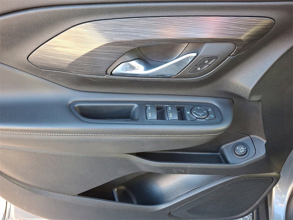 Used 2023 GMC Terrain SLE w/ Driver Convenience Package image 12