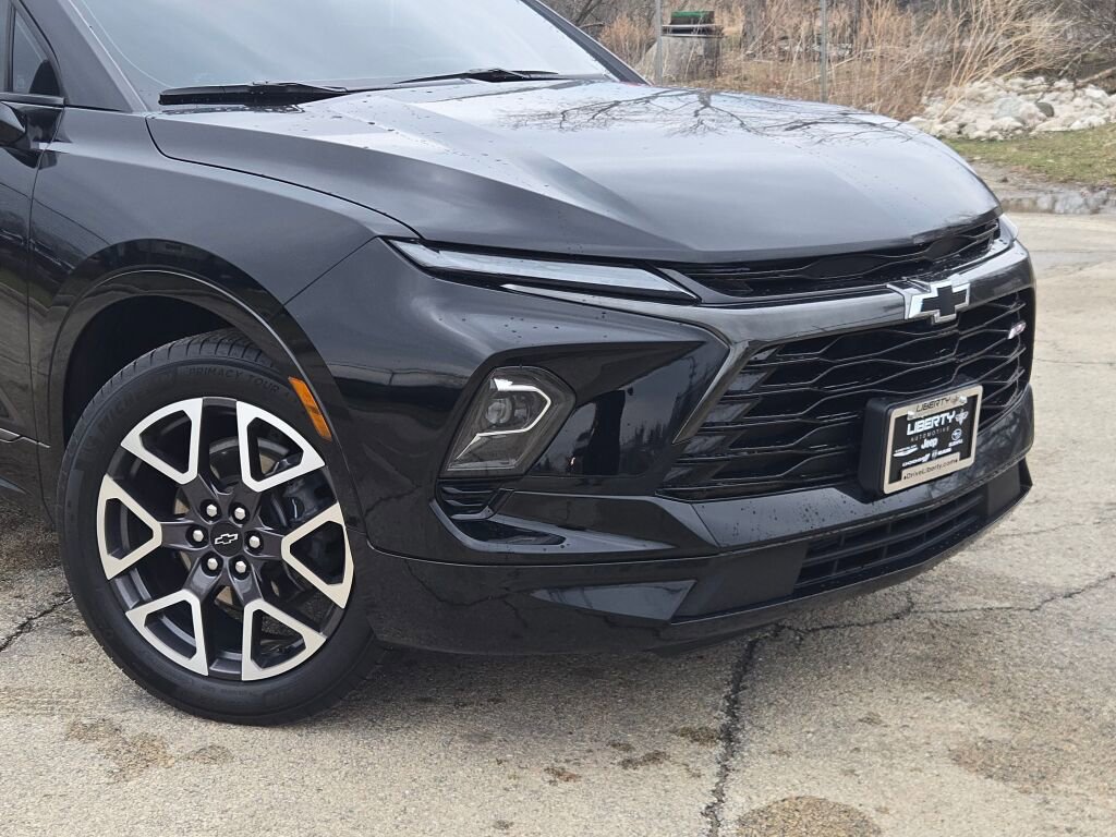 Used 2024 Chevrolet Blazer RS w/ Enhanced Convenience Package FWD image 2