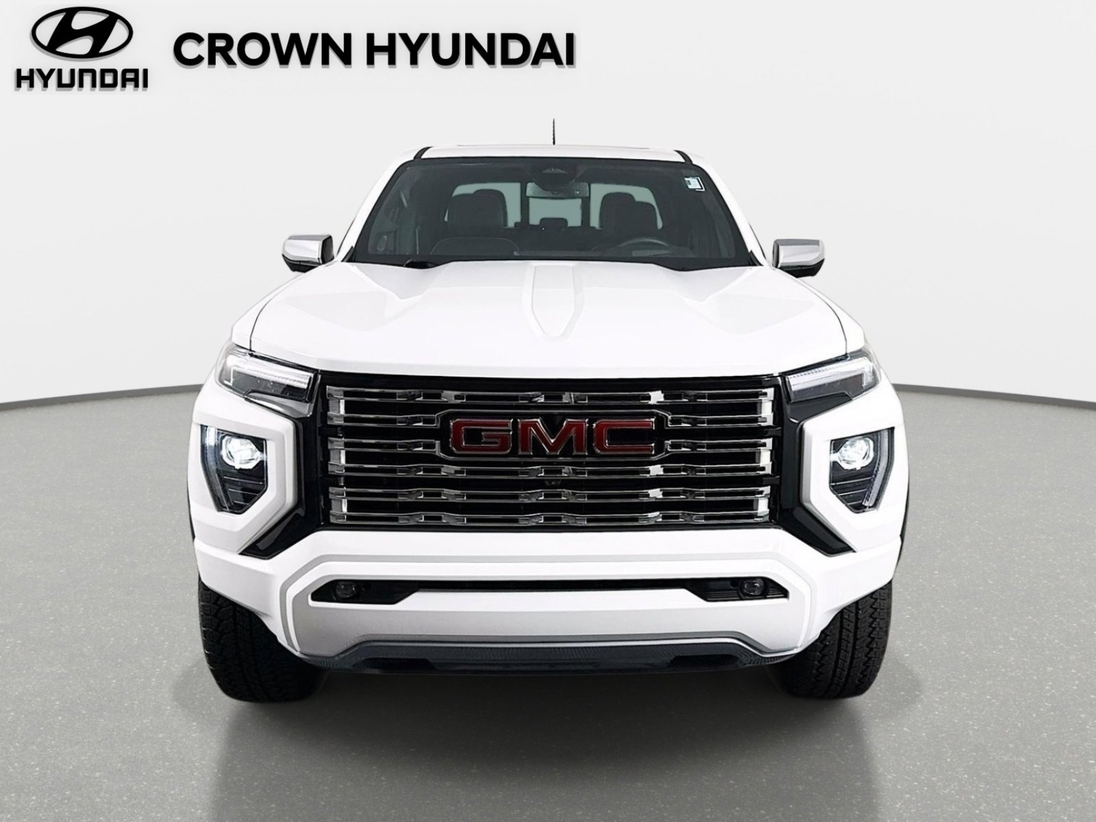 Used 2024 GMC Canyon Denali image 2