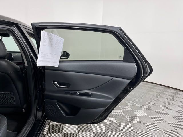 Used 2023 Hyundai Elantra Limited image 42