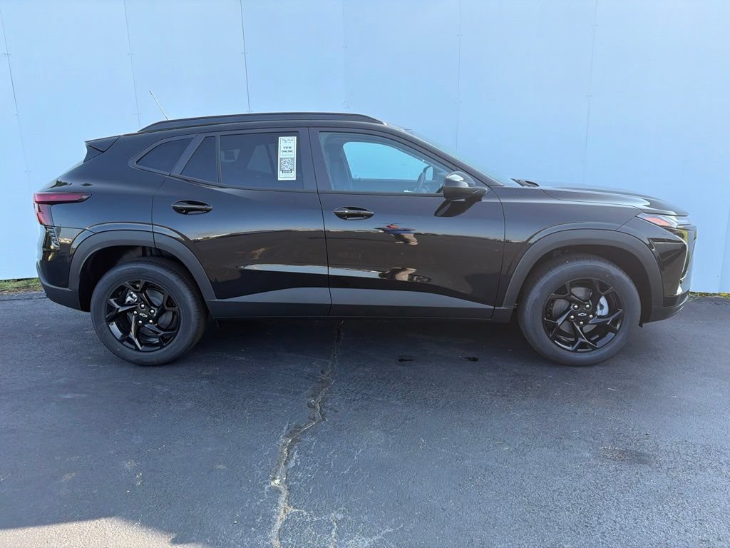 New 2026 Chevrolet Trax LT w/ Driver Confidence Package FWD image 2