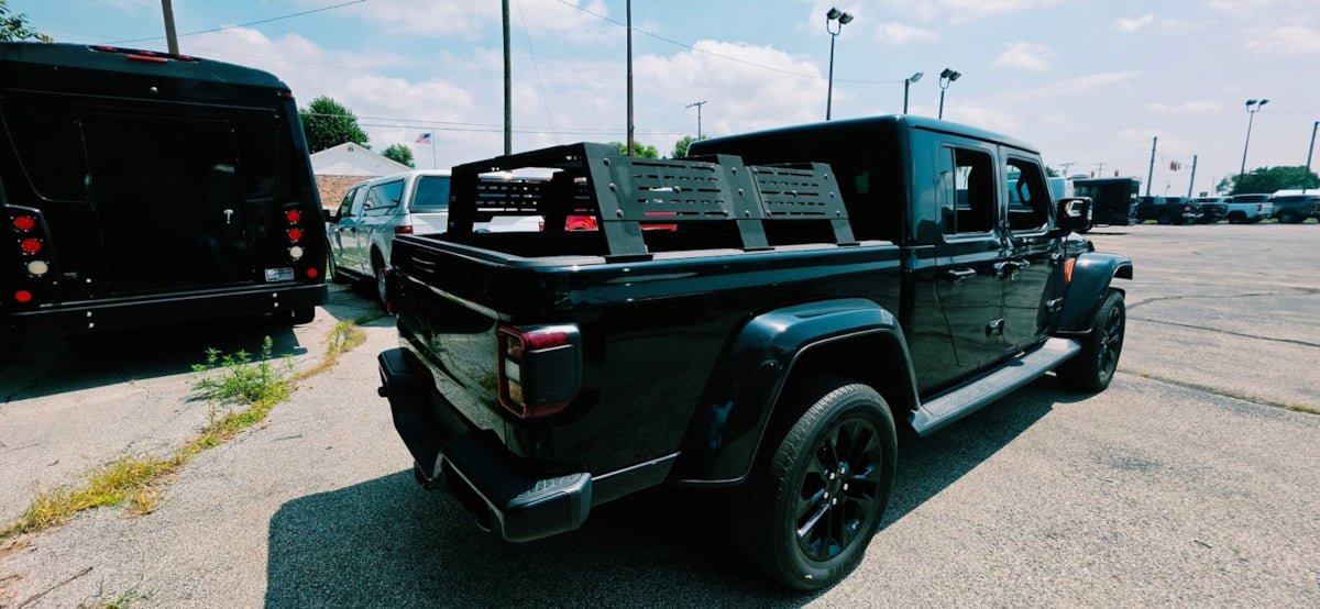 Used 2021 Jeep Gladiator High Altitude AWD/4WD image 3
