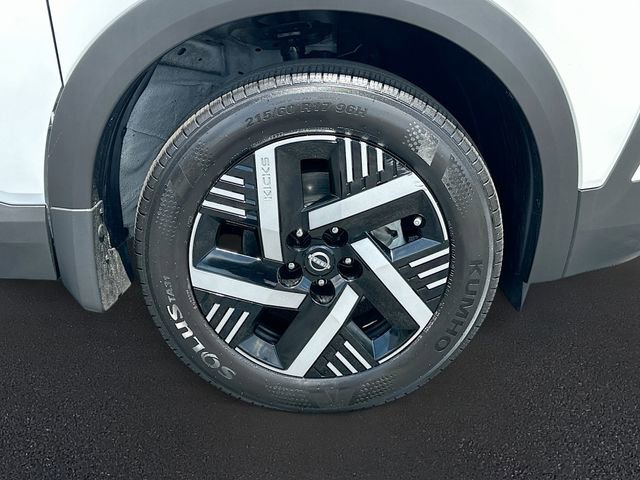 Used 2025 Nissan Kicks SV FWD image 28