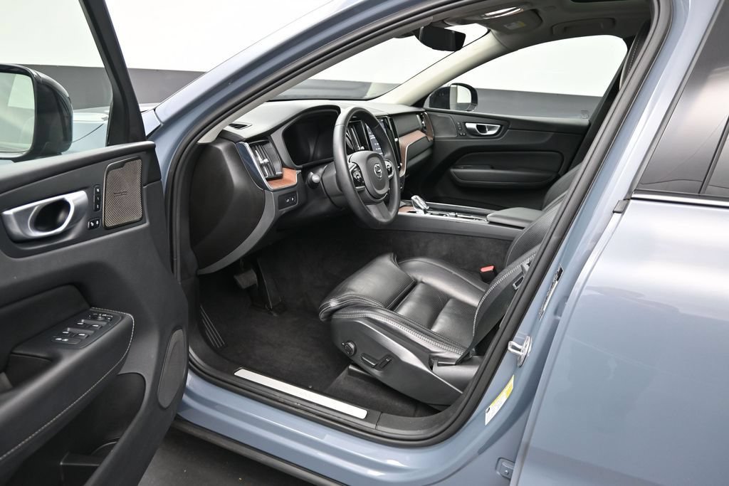Used 2024 Volvo XC60 T8 Ultimate AWD/4WD image 9