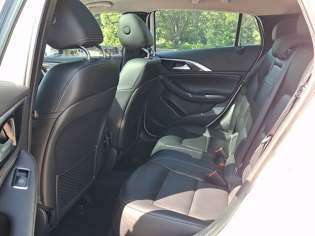 Used 2018 INFINITI QX30 Premium w/ Navigation Package FWD image 8