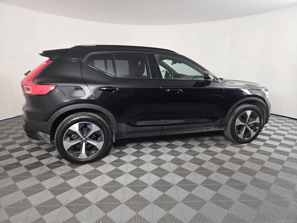 Certified 2023 Volvo XC40 B5 Ultimate w/ Climate Package image 3