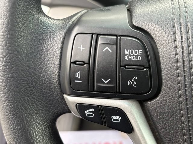 Used 2017 Toyota Sienna LE FWD image 17