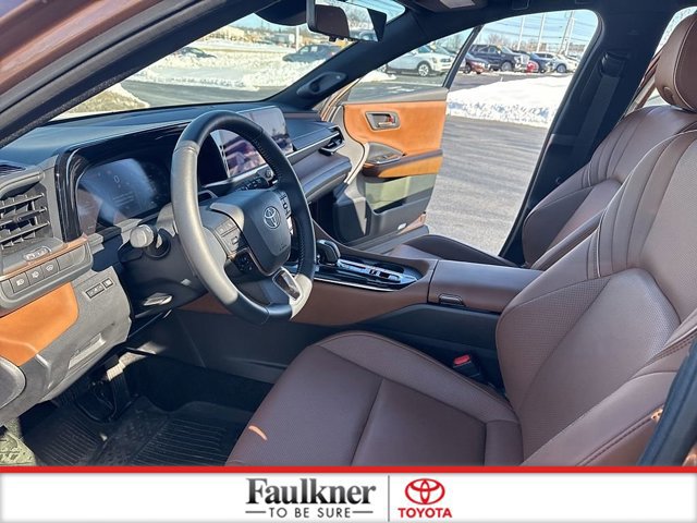 Used 2025 Toyota Crown Signia Limited image 9