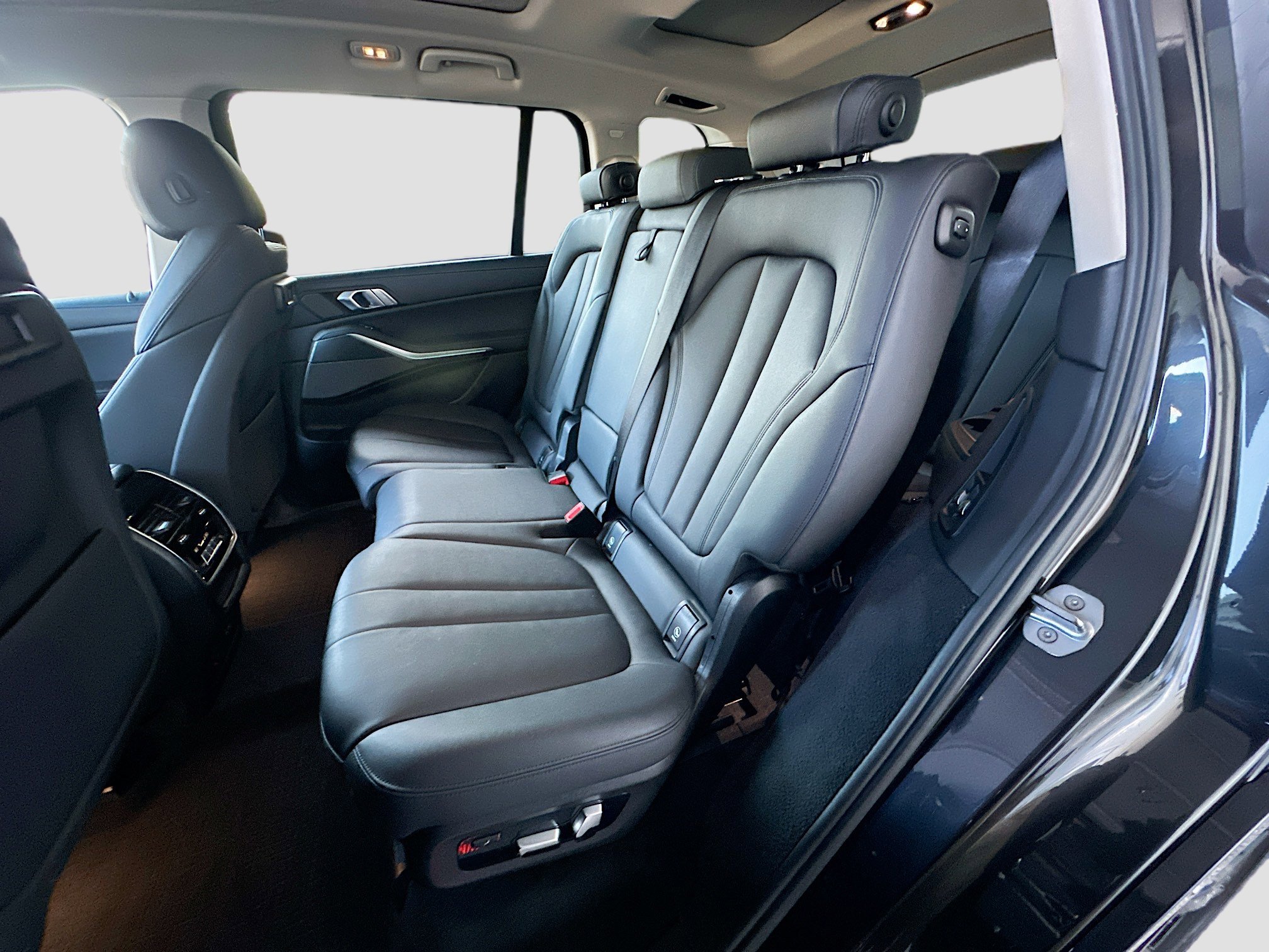 Used 2020 BMW X7 xDrive40i w/ Parking Assistance Package image 26