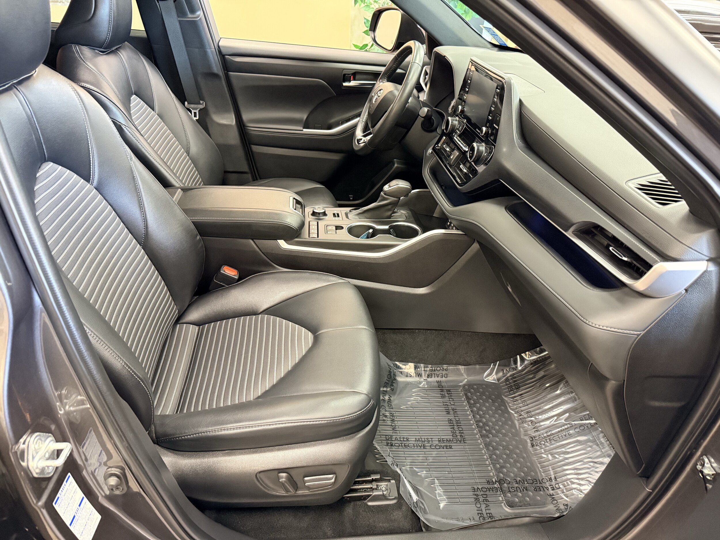 Used 2022 Toyota Highlander XSE AWD/4WD image 35