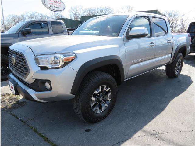 Used 2023 Toyota Tacoma TRD Off-Road w/ Technology Package AWD/4WD image 16