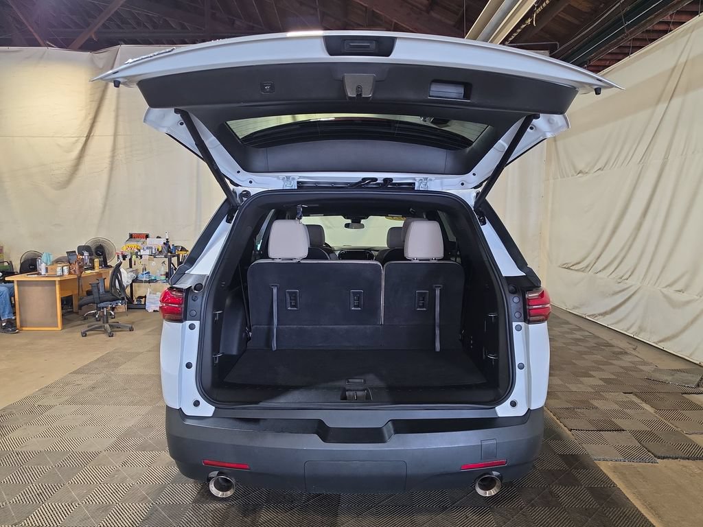 Used 2023 Chevrolet Traverse LT w/ LPO, Cargo Package AWD/4WD image 19