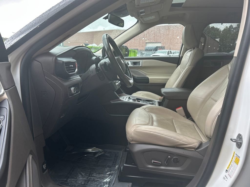 Used 2020 Ford Explorer Platinum w/ Premium Technology Package image 12