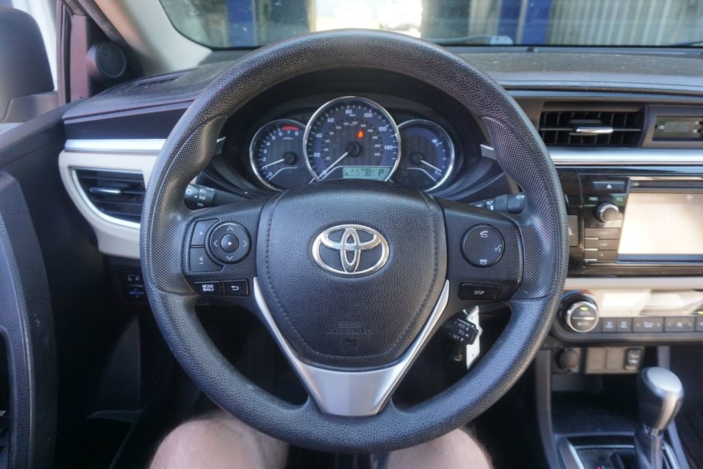 Used 2015 Toyota Corolla LE FWD image 3