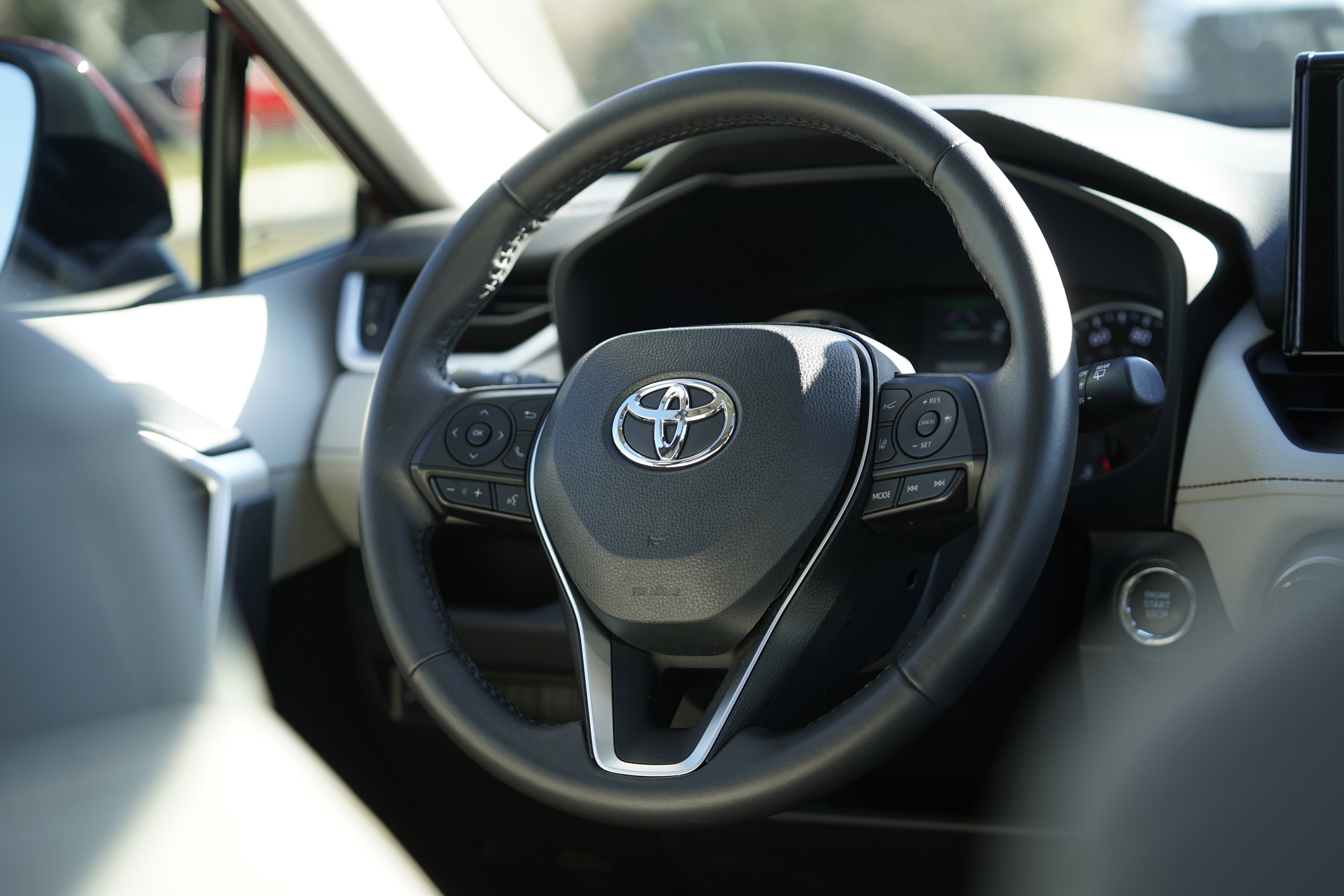 Used 2022 Toyota RAV4 XLE Premium image 19