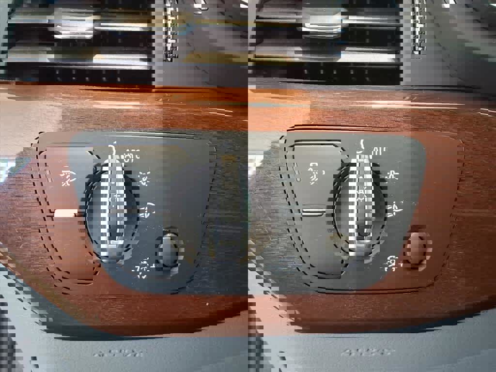 Used 2023 Audi A4 2.0T Premium w/ Convenience Package image 11