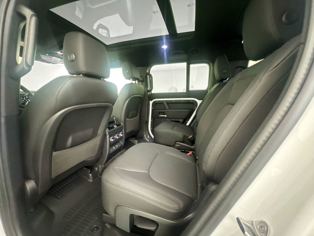 New 2026 Land Rover Defender 130 X-Dynamic SE AWD/4WD image 24