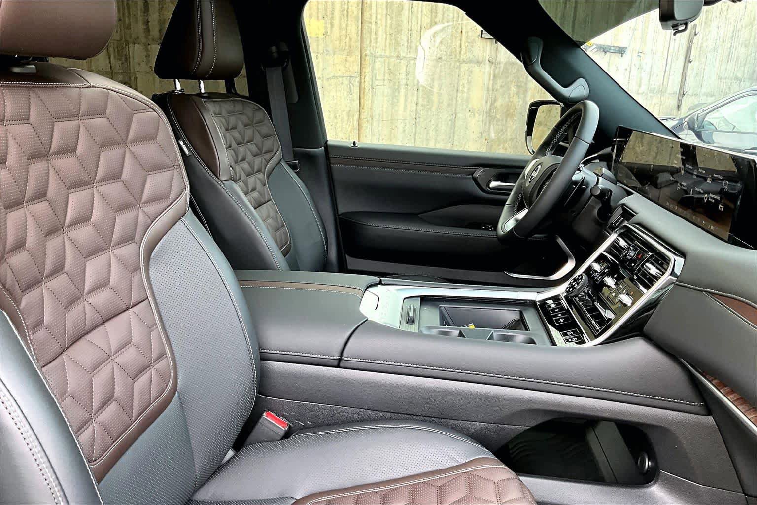 Used 2025 Nissan Armada Platinum Reserve AWD/4WD image 11