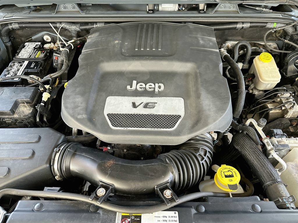 Used 2015 Jeep Wrangler Sport w/ Connectivity Group AWD/4WD image 27