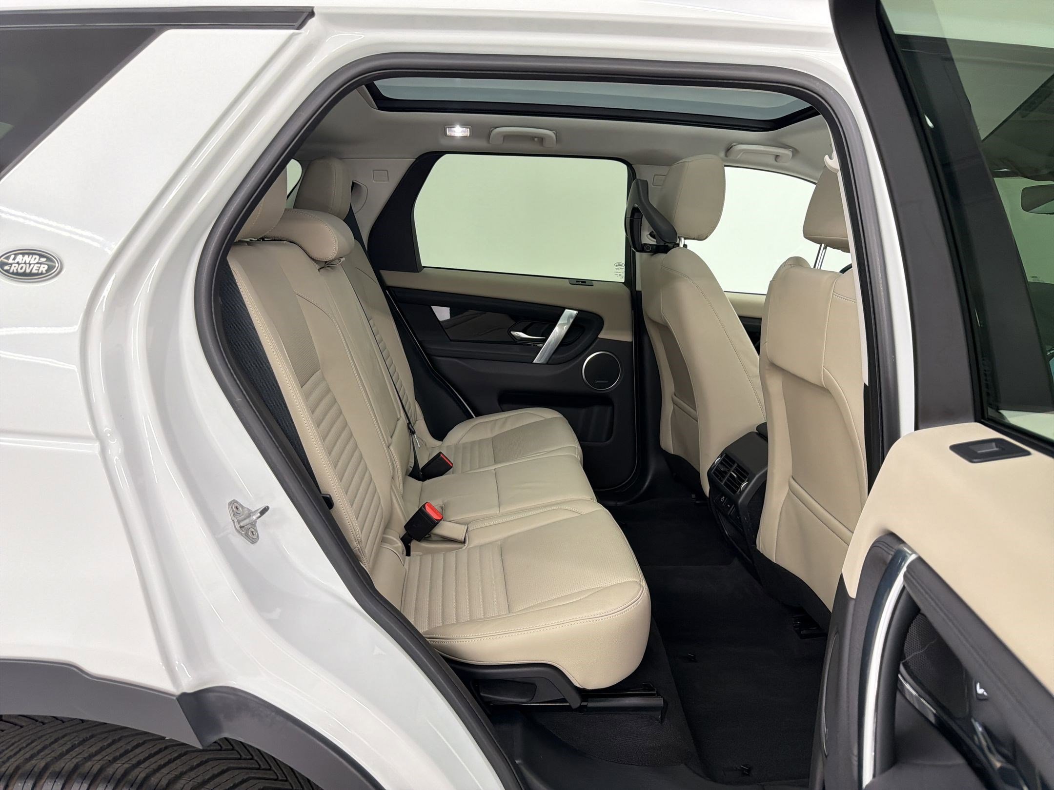Used 2021 Land Rover Discovery Sport SE AWD/4WD image 29