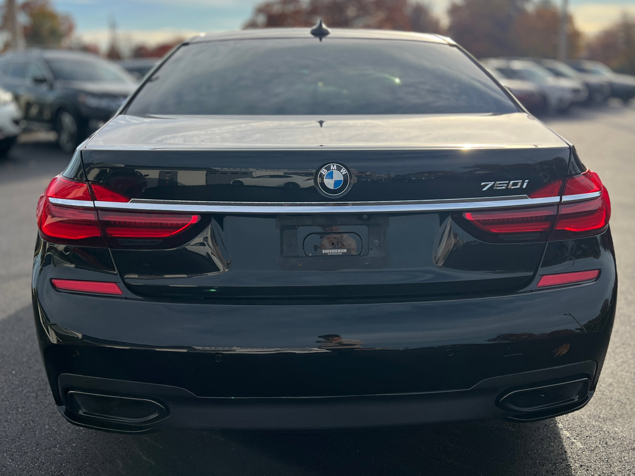 Used 2019 BMW 750i w/ Executive Package image 12