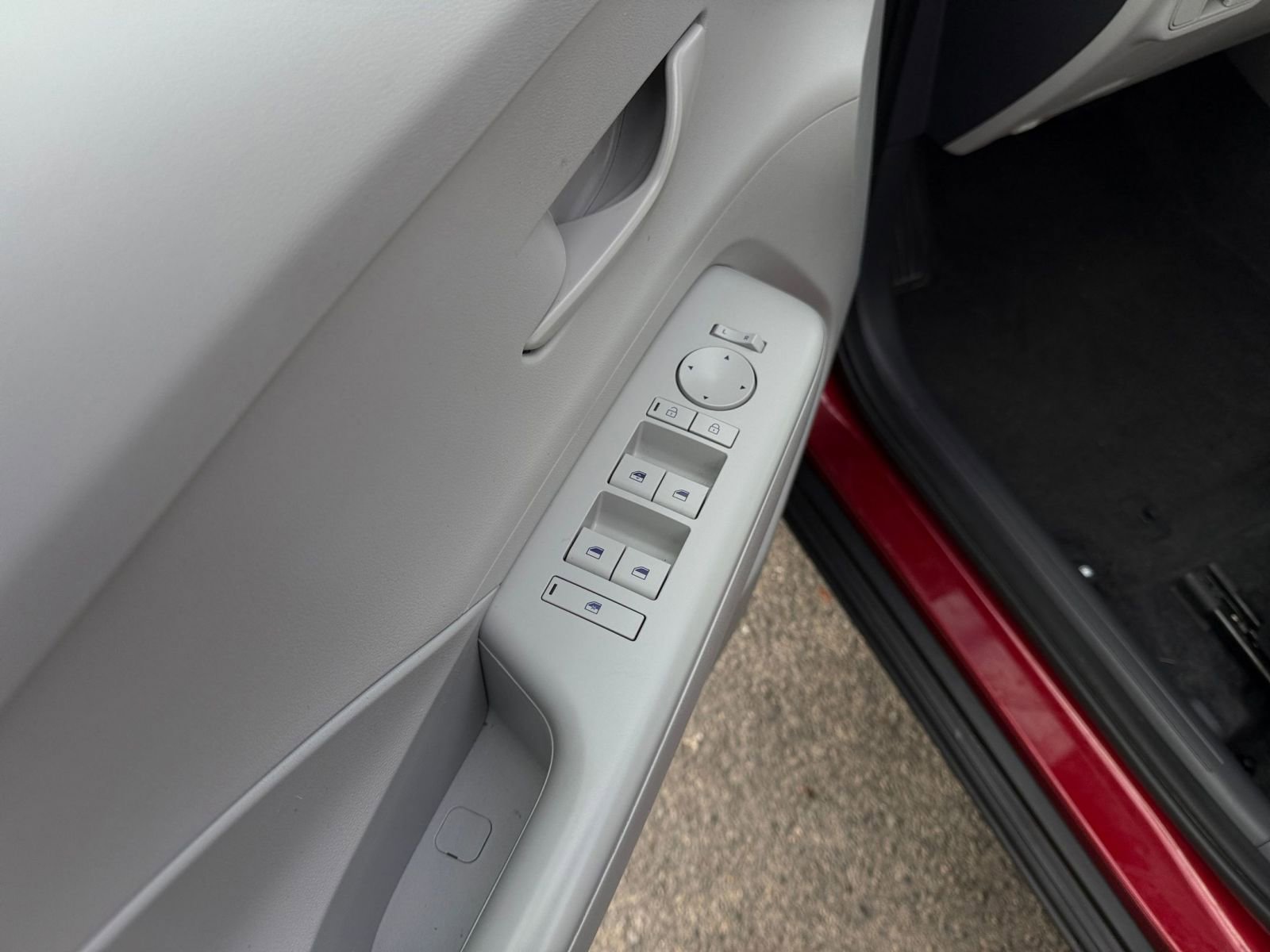 Used 2025 Hyundai Kona SEL image 20