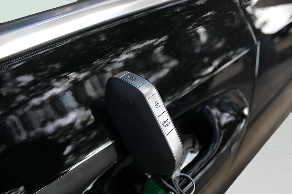 New 2025 Kia Sorento S w/ Panoramic Sunroof Package image 14