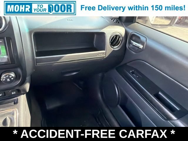 Used 2016 Jeep Patriot Latitude FWD image 32