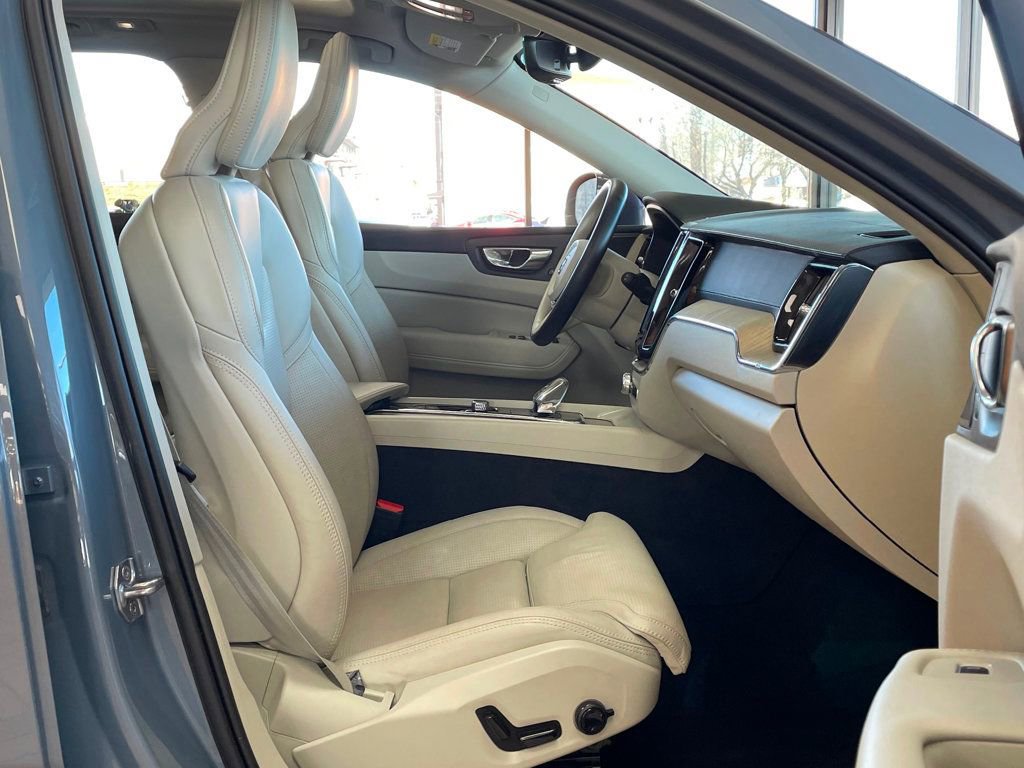 Used 2022 Volvo XC60 T8 Inscription image 24