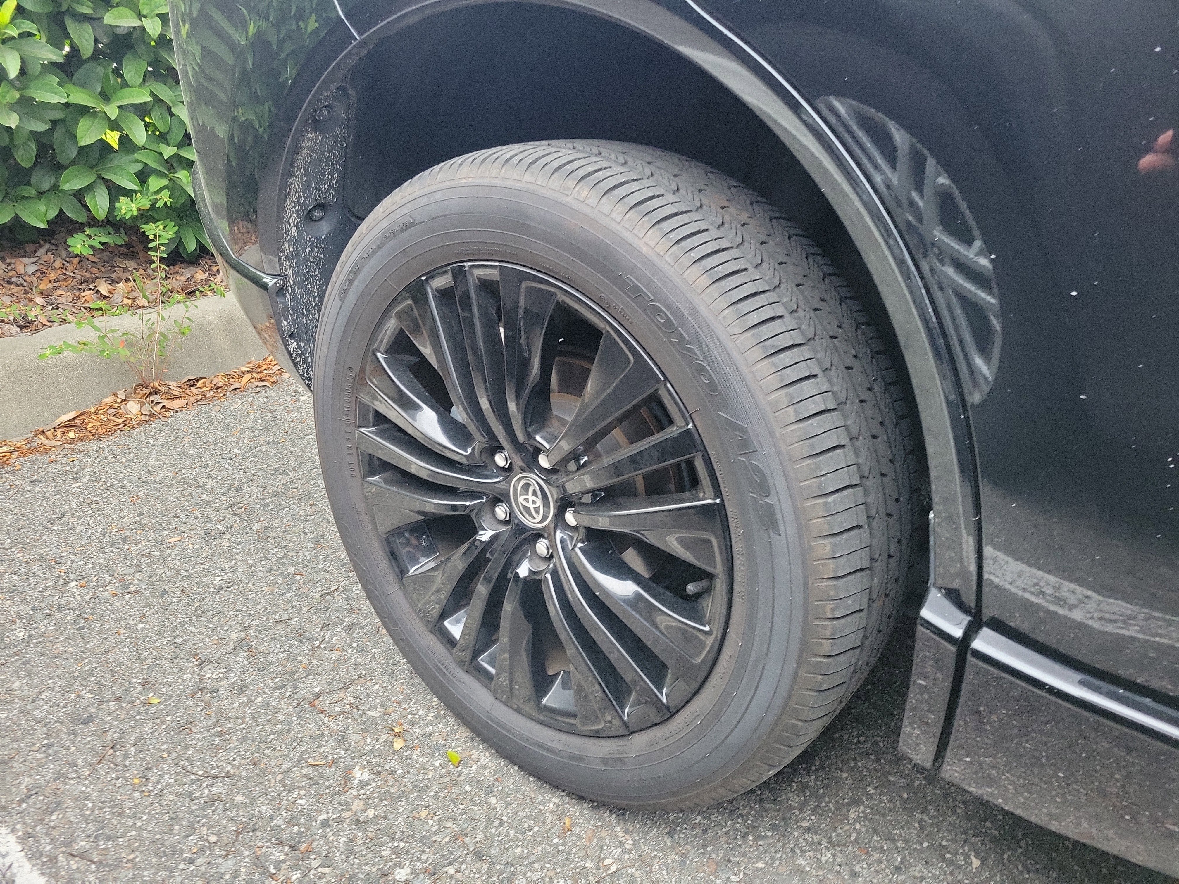 Used 2023 Toyota Venza Nightshade AWD/4WD image 13