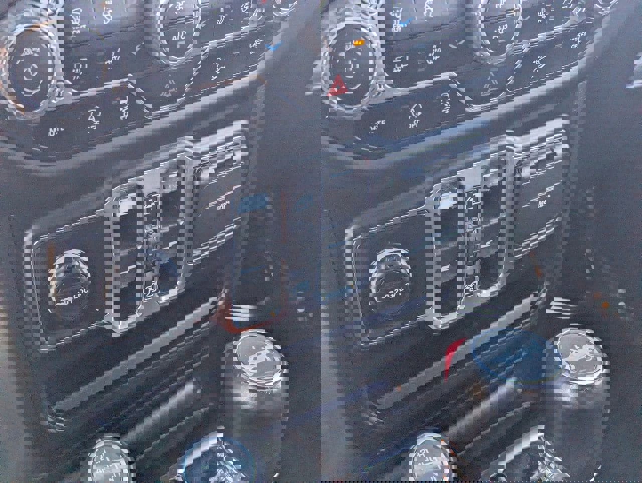 Used 2019 Jeep Wrangler Unlimited Sahara image 24