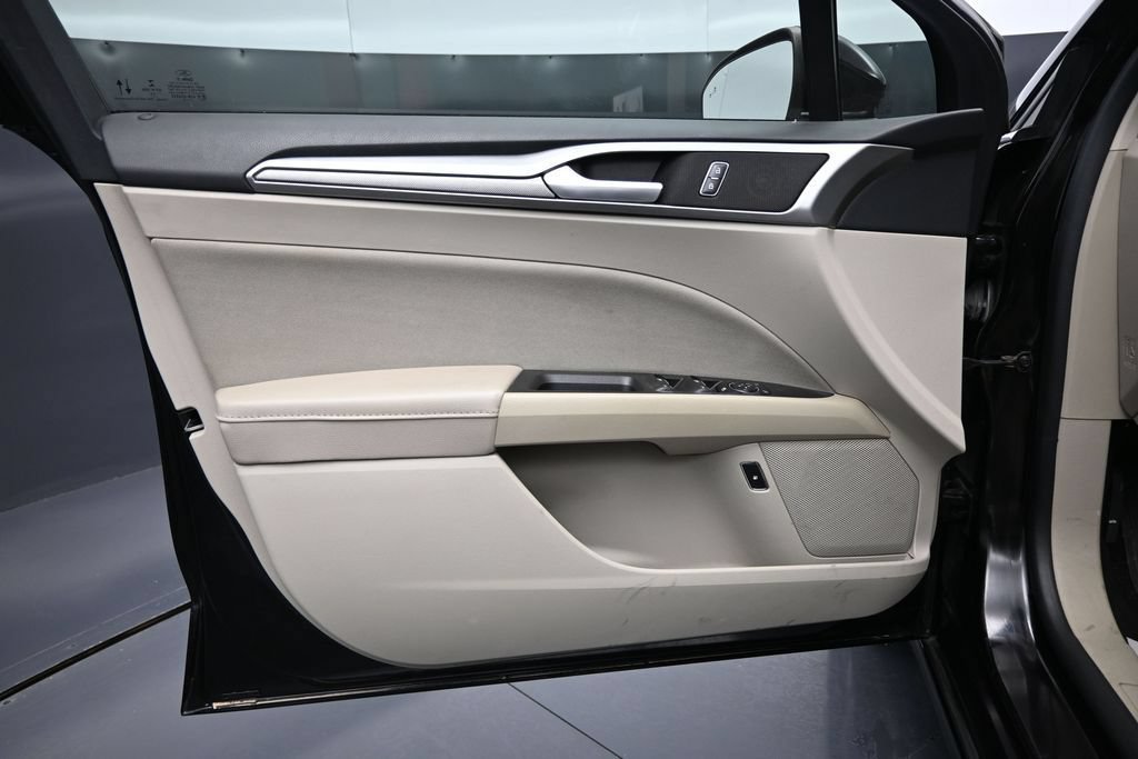 Used 2020 Ford Fusion SE FWD image 10