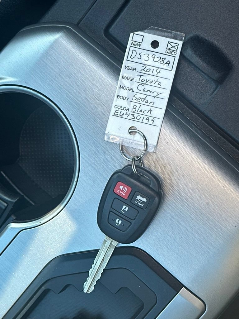 Used 2014 Toyota Camry SE w/ Moonroof Package FWD image 34