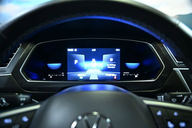 Used 2022 Volkswagen Tiguan SE image 37