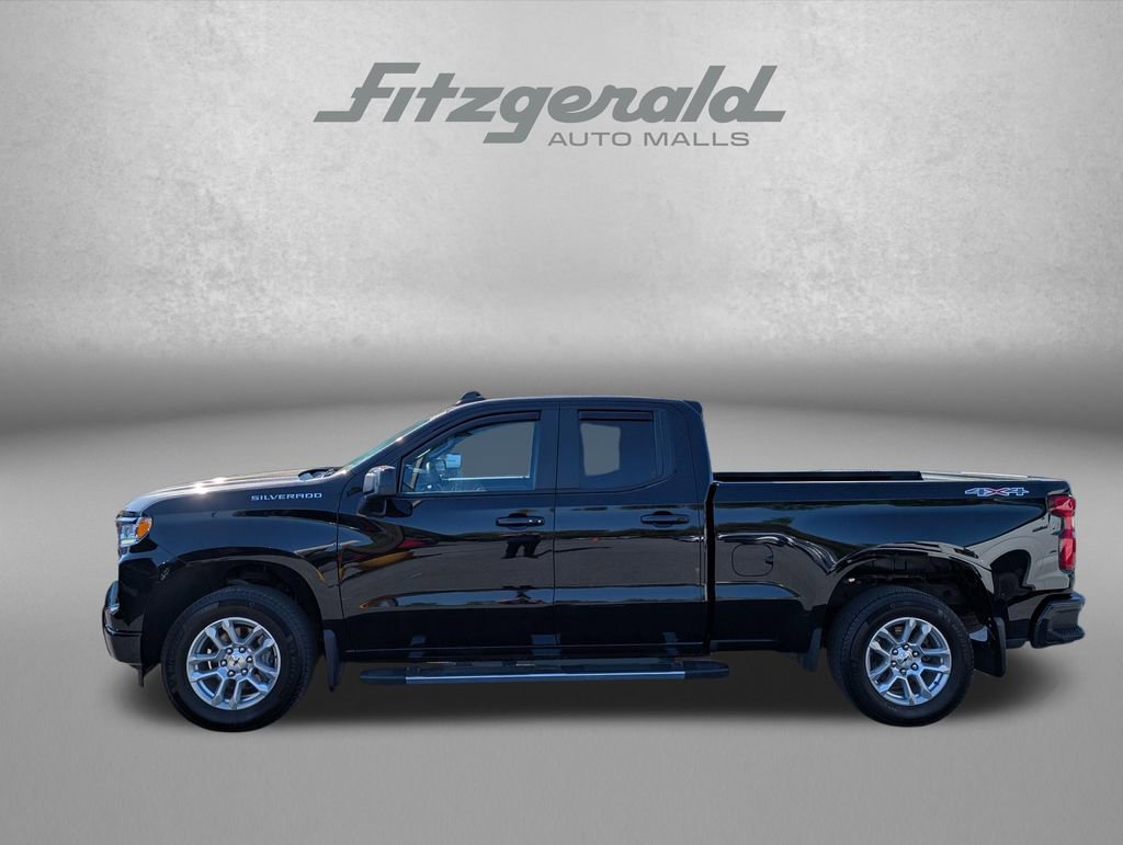Used 2023 Chevrolet Silverado 1500 RST AWD/4WD image 3
