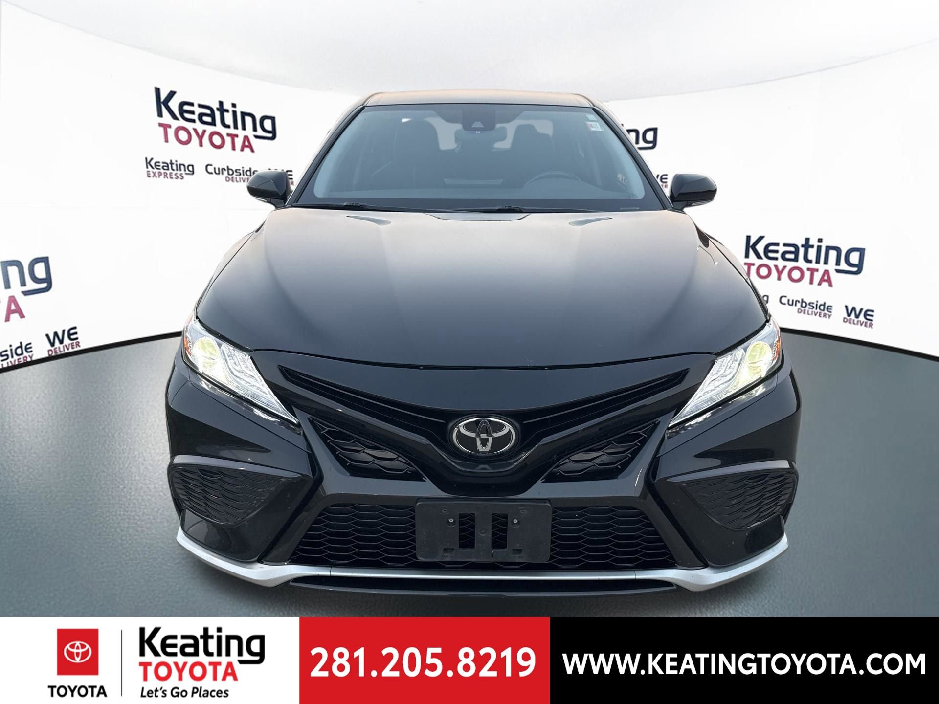 Used 2023 Toyota Camry XSE FWD image 2
