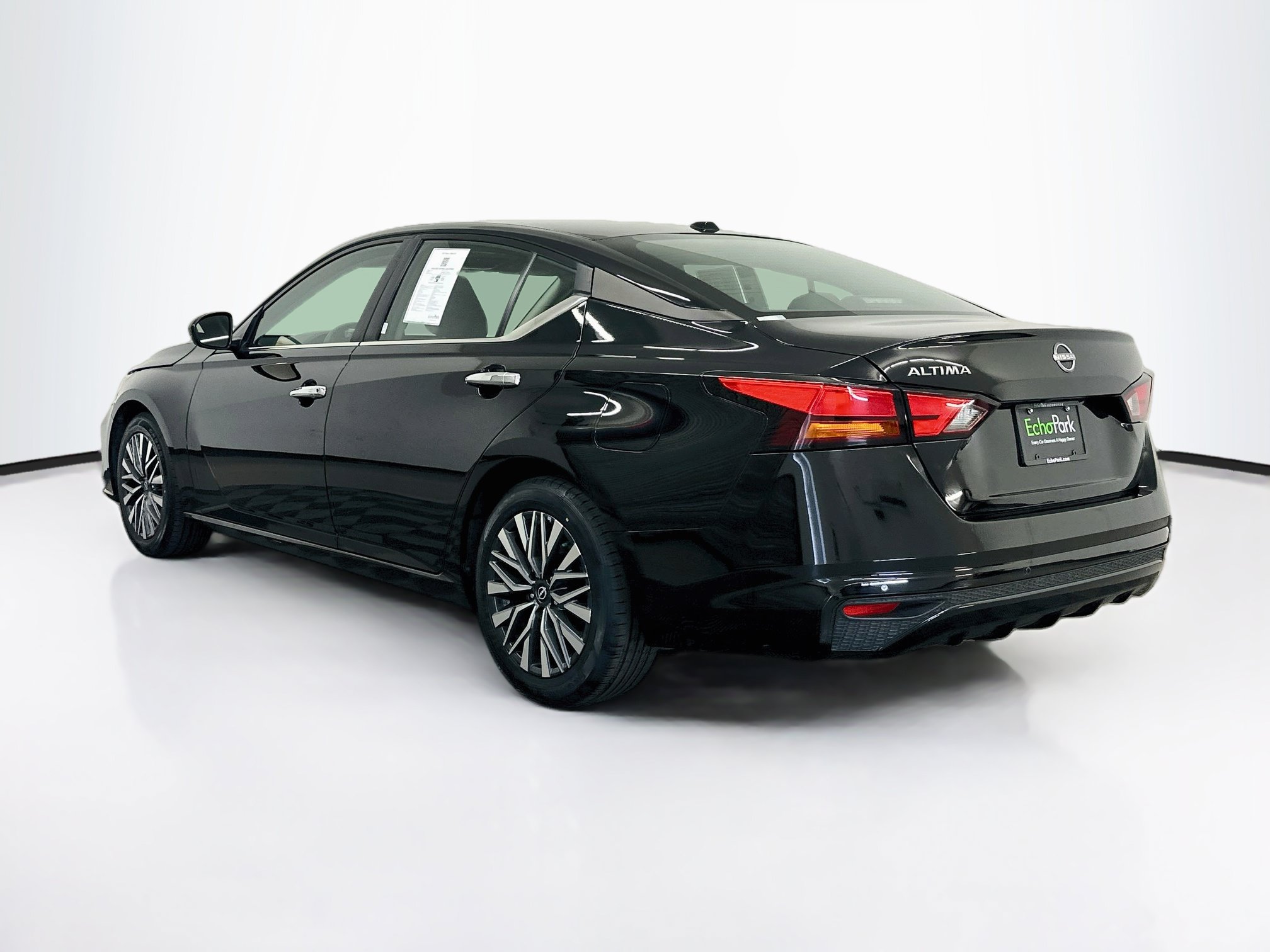 Used 2025 Nissan Altima 2.5 SV FWD image 5
