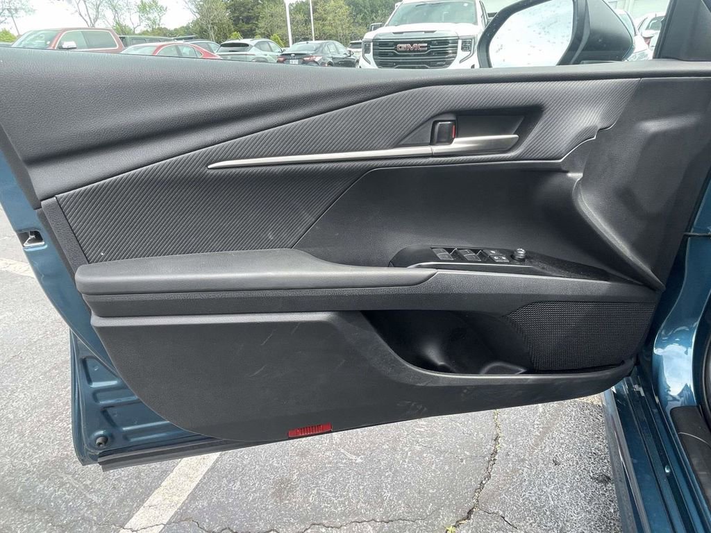 Used 2025 Toyota Camry SE w/ Multimedia Upgrade Package FWD image 23