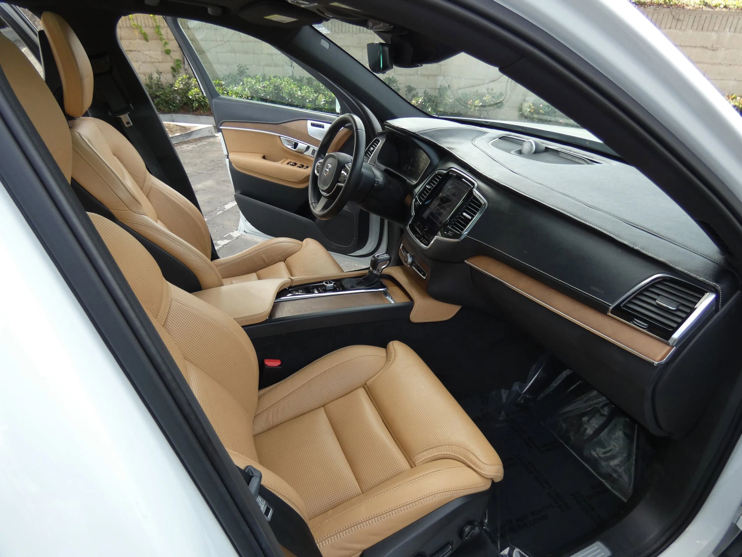 Used 2017 Volvo XC90 T6 Inscription w/ Vision Package image 26