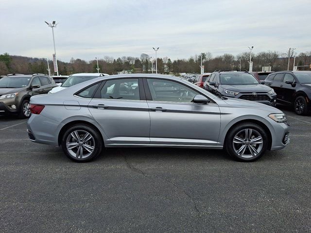 Used 2023 Volkswagen Jetta SE w/ Panoramic Sunroof Package FWD image 9