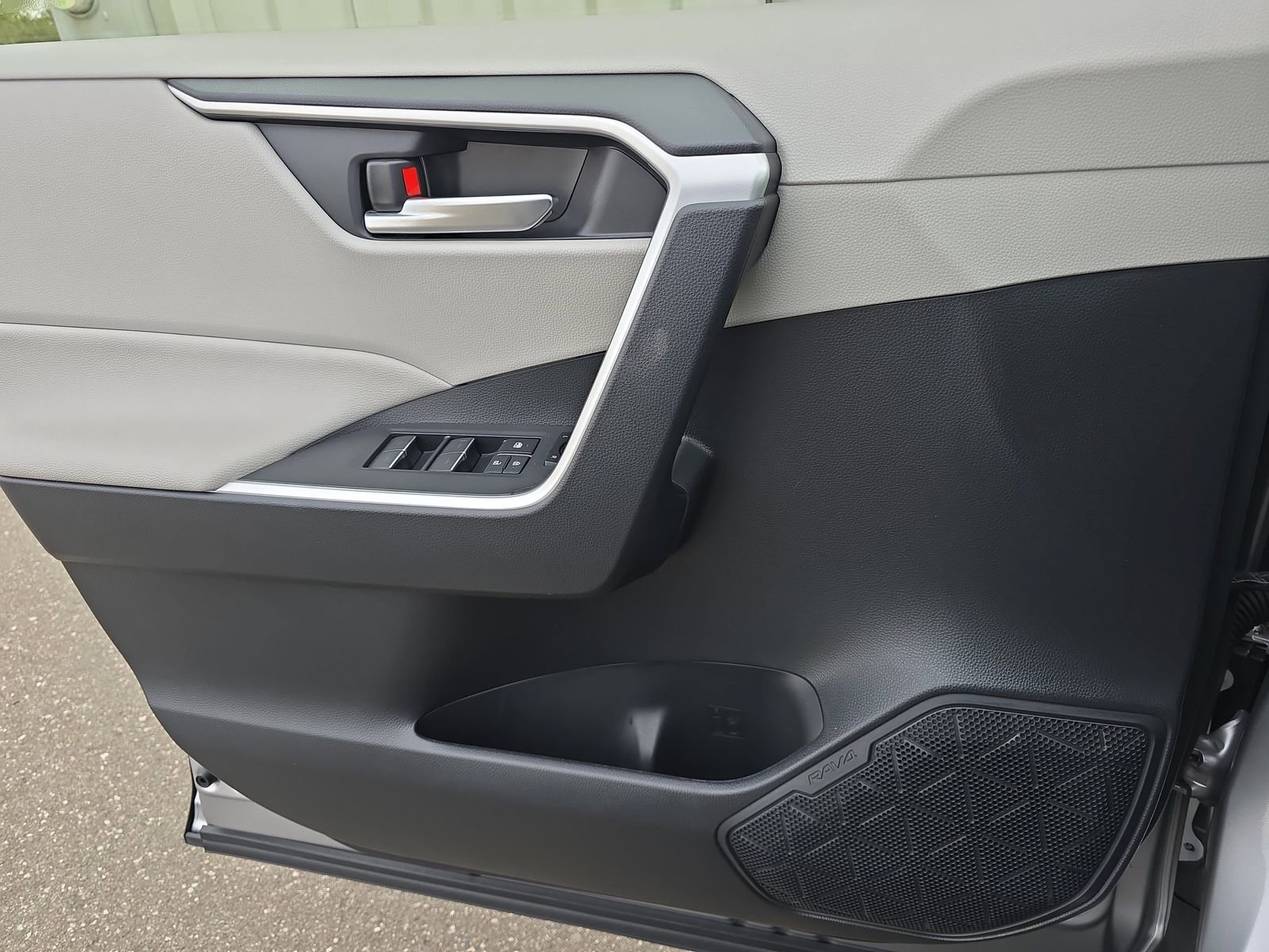 Used 2024 Toyota RAV4 XLE image 33