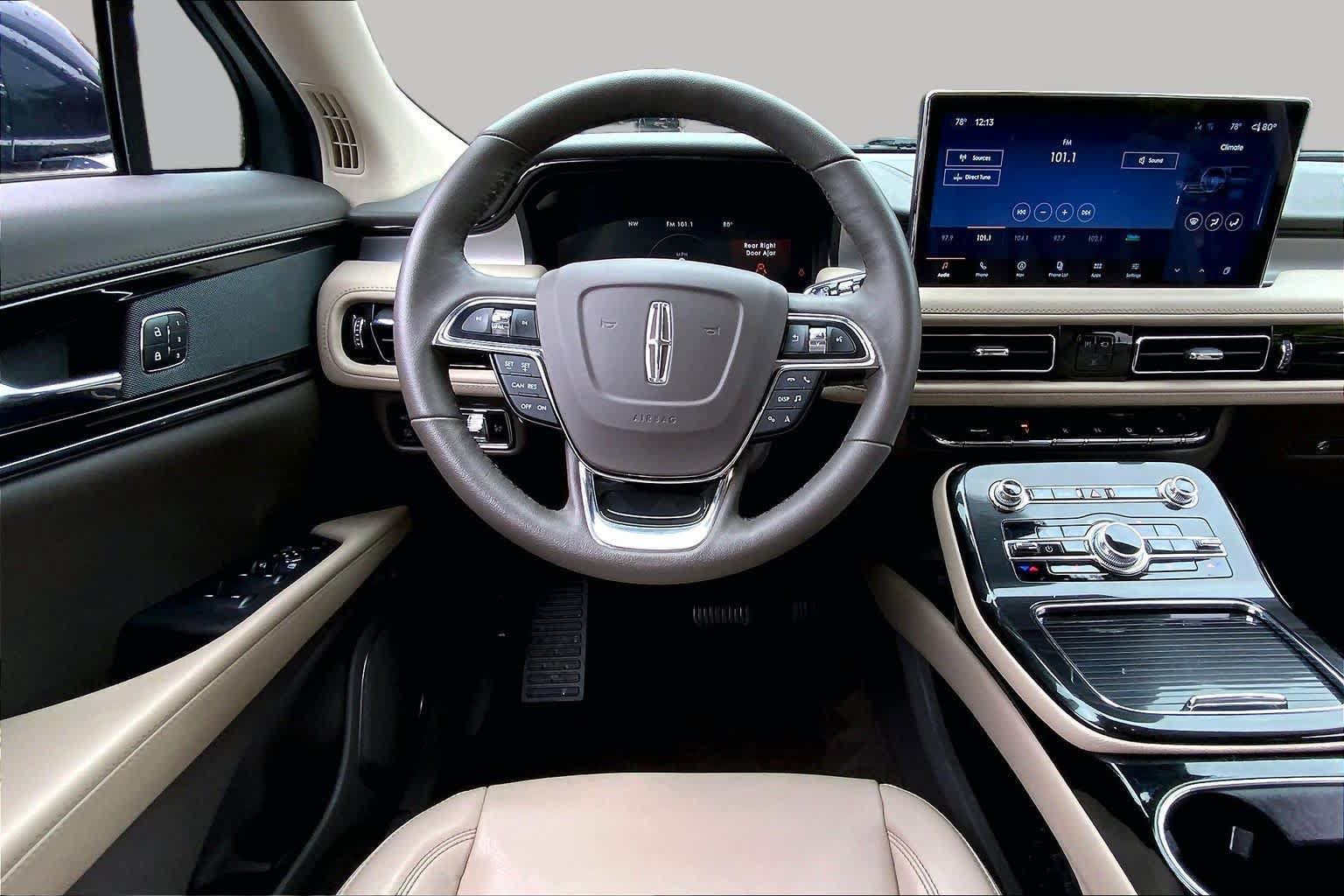 Used 2023 Lincoln Nautilus FWD w/ Premium Package image 6