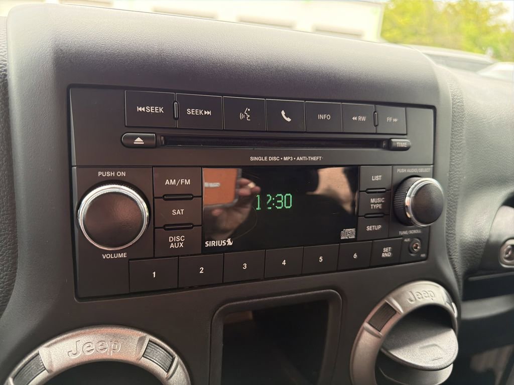 Used 2016 Jeep Wrangler Sport w/ Connectivity Group AWD/4WD image 19