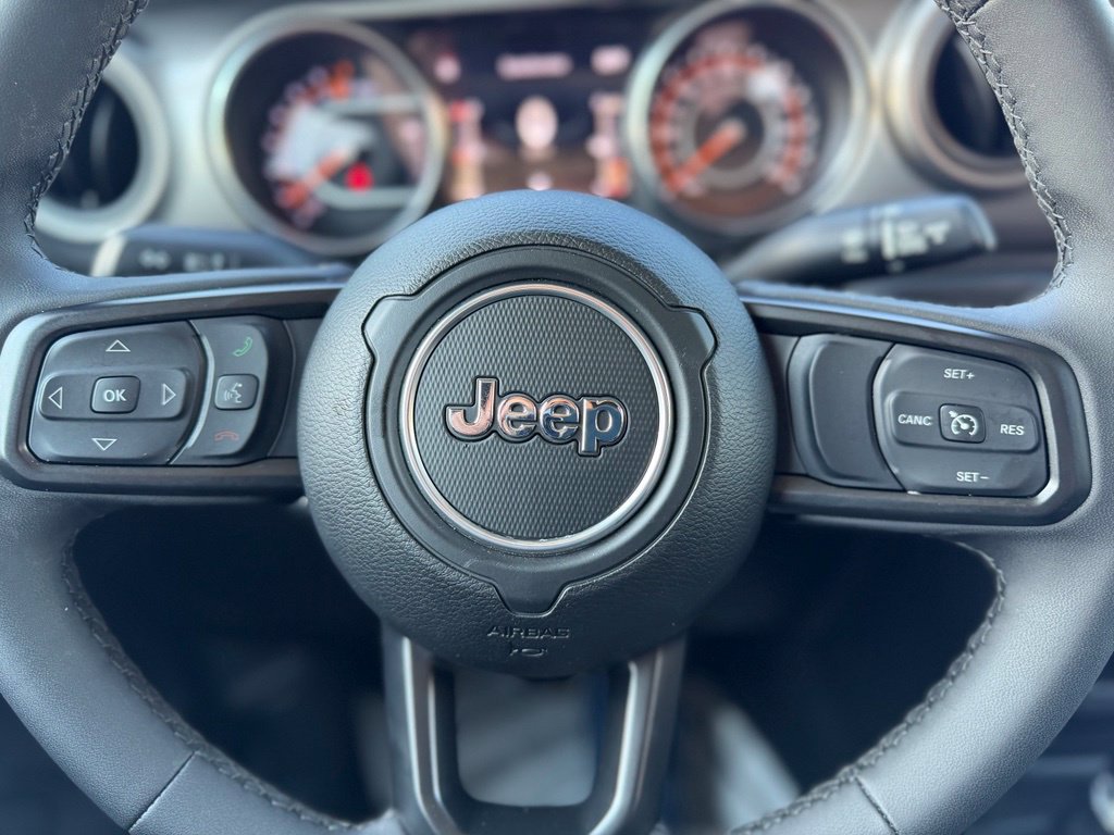 Used 2023 Jeep Gladiator Sport AWD/4WD image 12